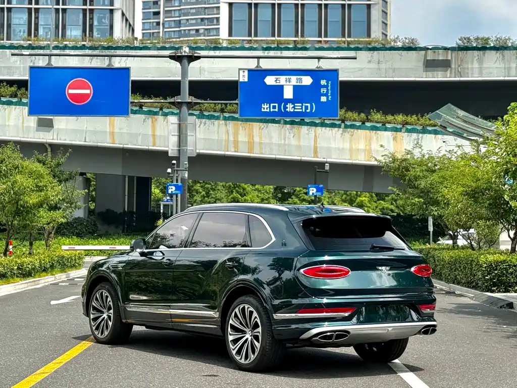 Bentley Bentayga — миниатюра 9