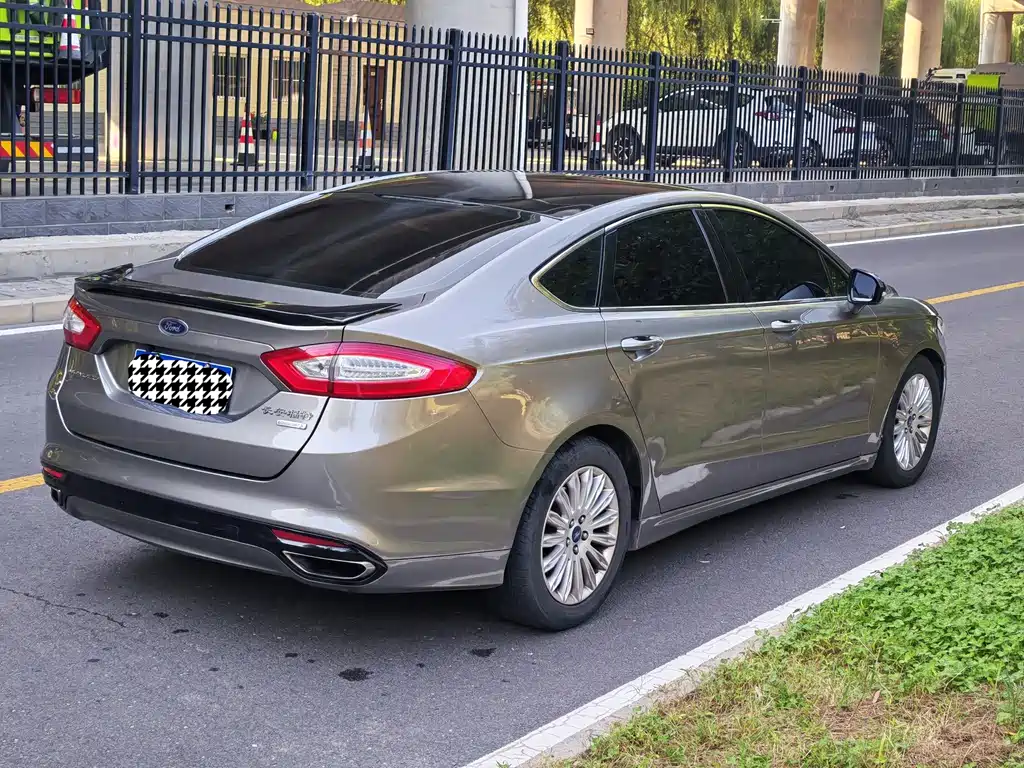 Ford Mondeo — миниатюра 8