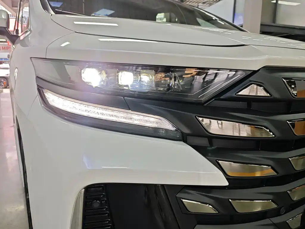 Toyota Vellfire — миниатюра 15
