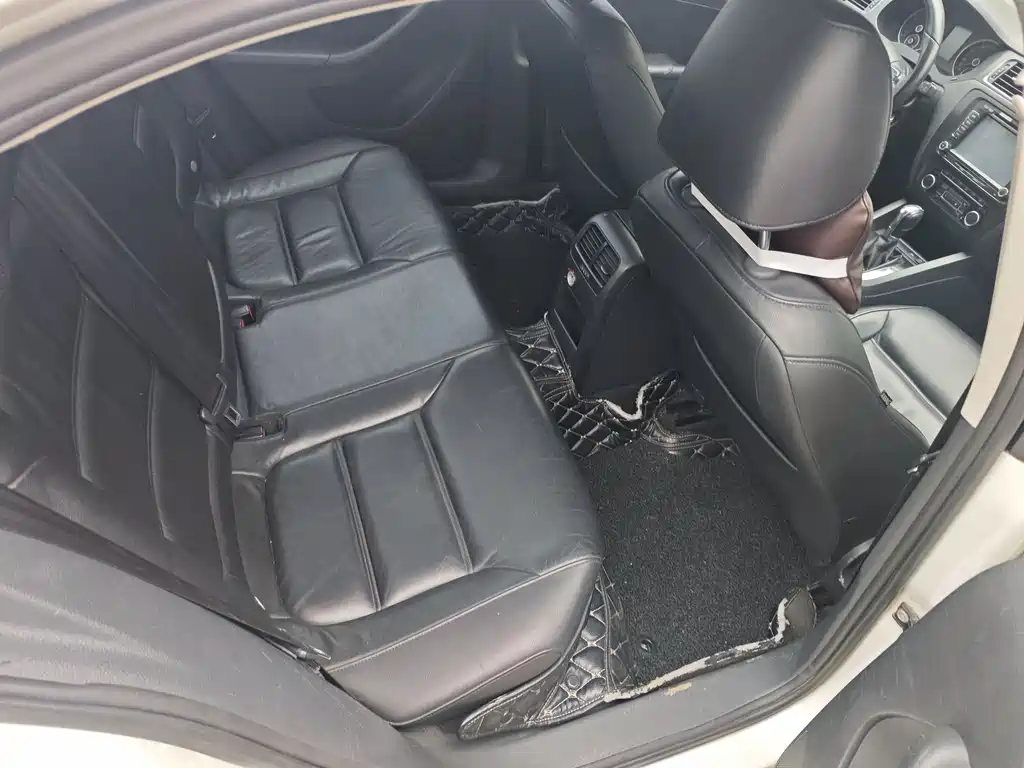 Volkswagen Sagitar 2012 1.4TSI AT Luxury