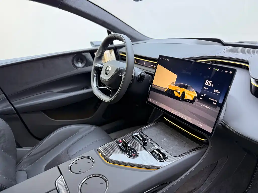 LOTUS SPORTS CAR EMEYA FLOWERS