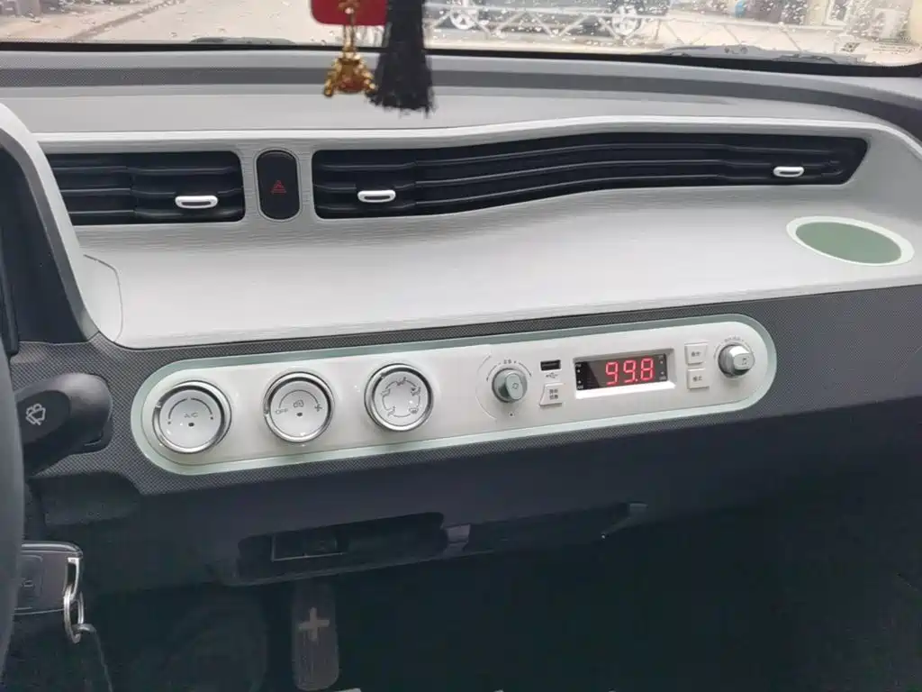 Wuling MINIEV — миниатюра 13