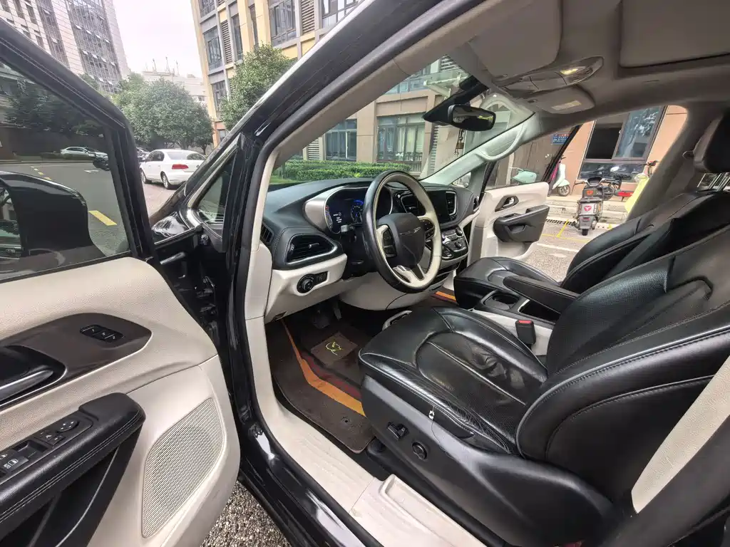 Chrysler Grand Voyager (Import) — миниатюра 11