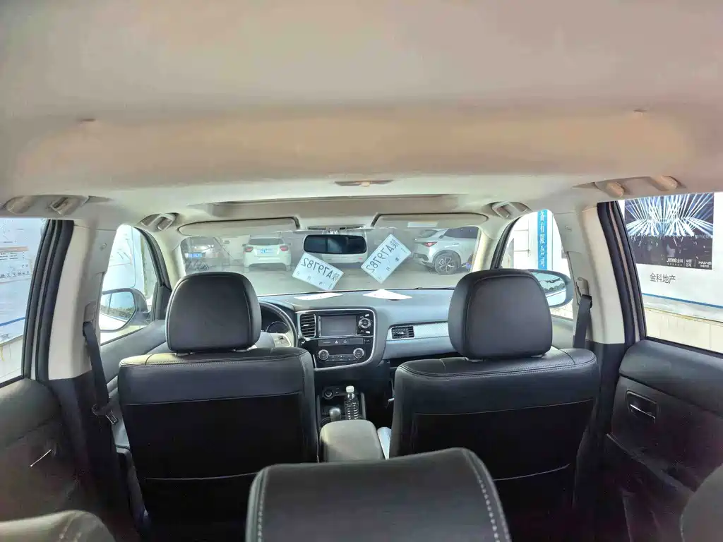 Mitsubishi Outlander (Import) — миниатюра 5