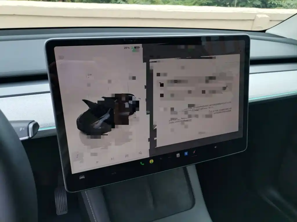Tesla Model Y — миниатюра 12