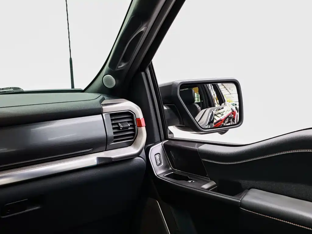 Ford F-150 Raptor — миниатюра 19