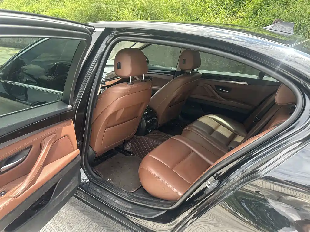 BMW 5 Series — миниатюра 6