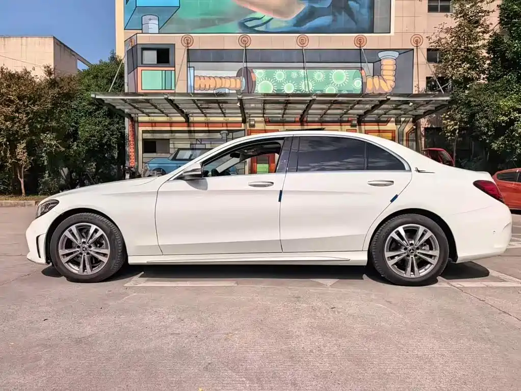 Mercedes-Benz C-Class — миниатюра 14