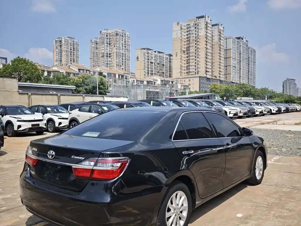 Toyota Camry — миниатюра 9