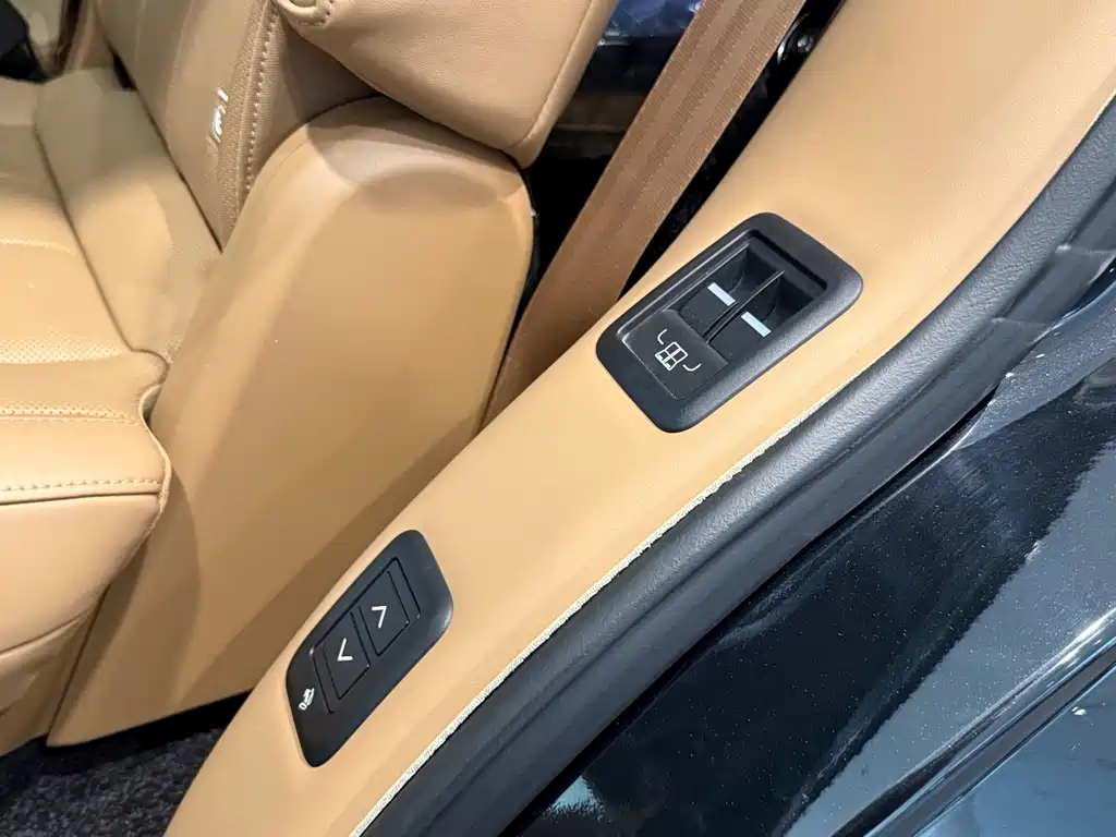 Land Rover Range Rover 2024 3.0 L6 400PS Long Wheelbase мест