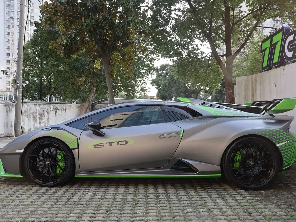 LAMBORGHINI HURACÁN