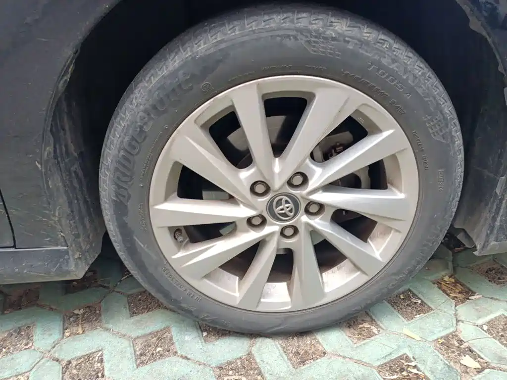 Toyota Camry — миниатюра 24