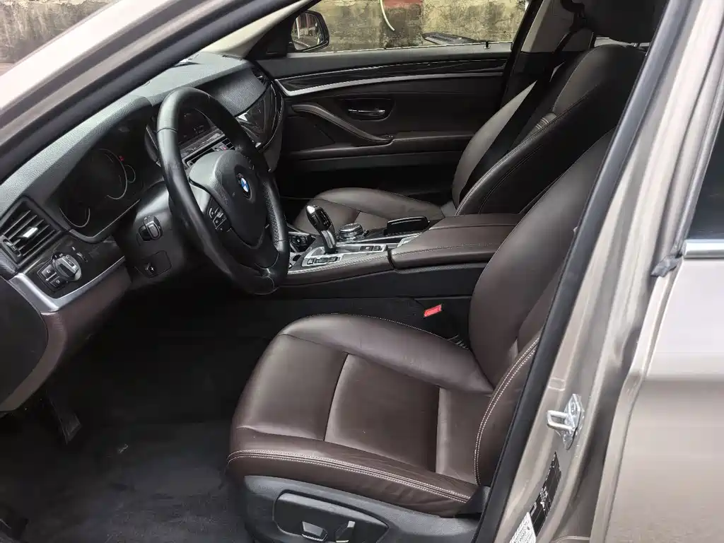 BMW 5 Series — миниатюра 10