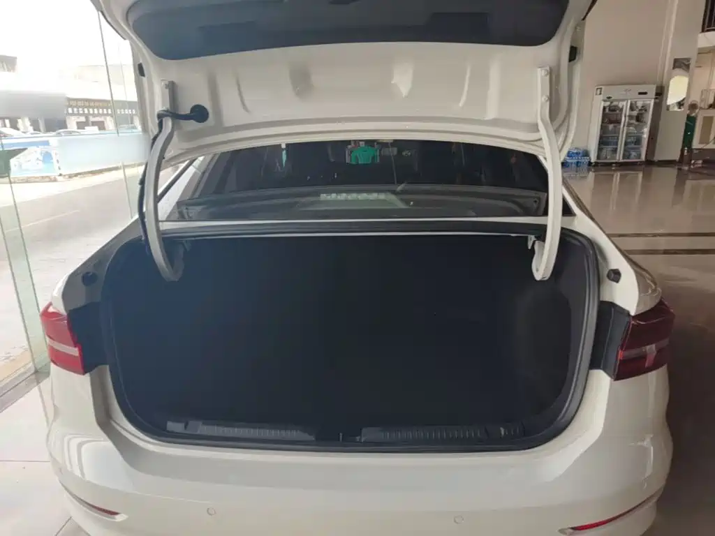 Volkswagen Lavida — миниатюра 19
