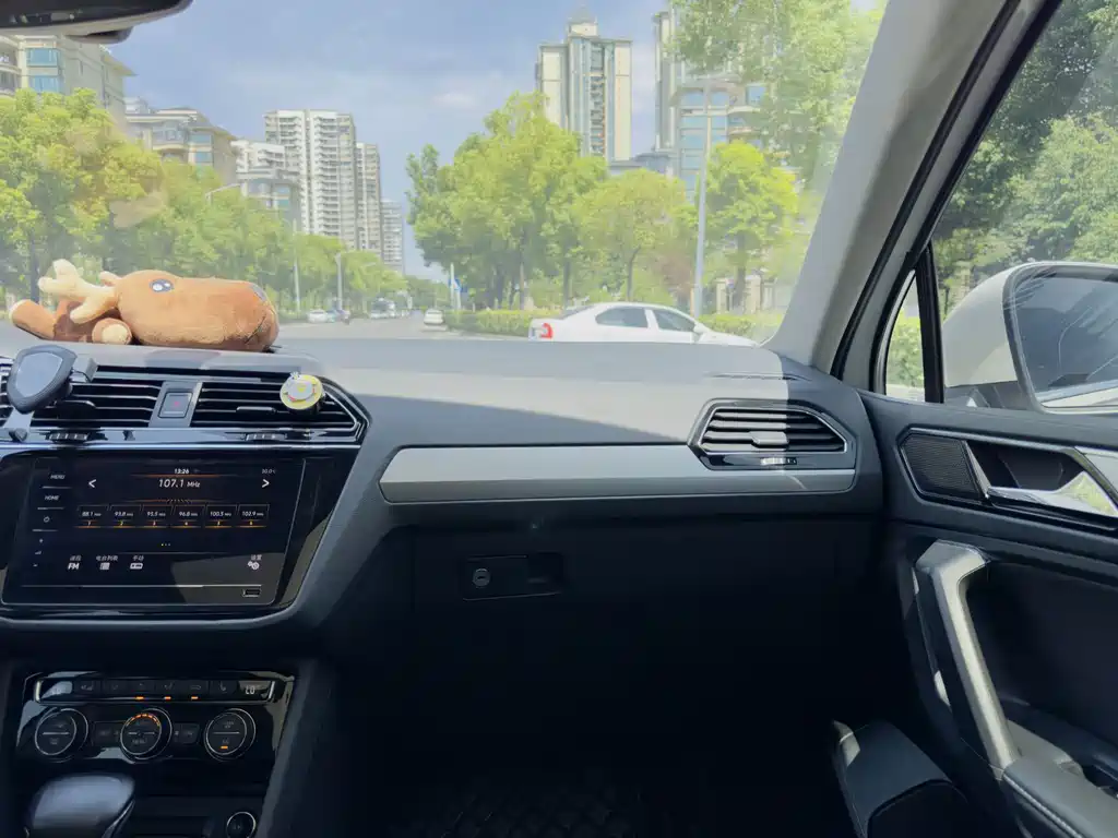 Volkswagen Tiguan L — миниатюра 17