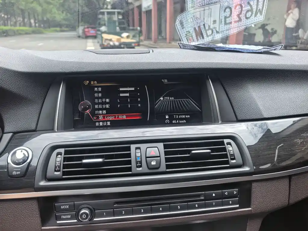 BMW 5 Series — миниатюра 13