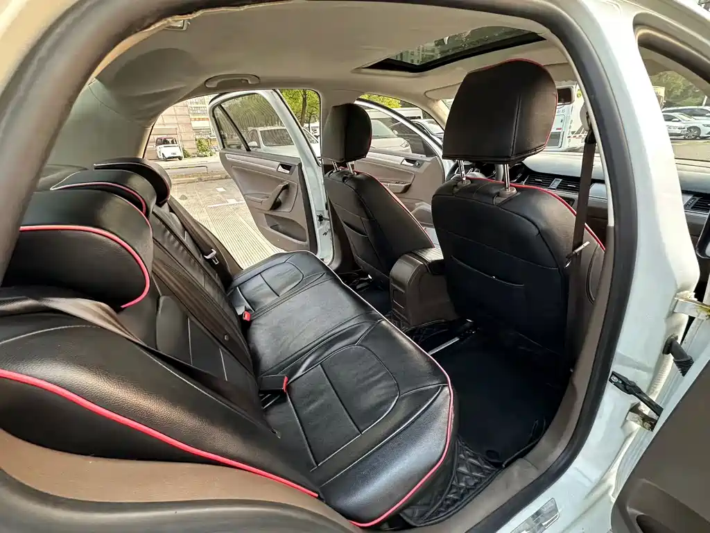 Volkswagen Bora 2015 1.6L AT Comfort