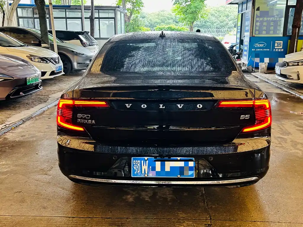 Volvo S90 2024 B5 Luxury