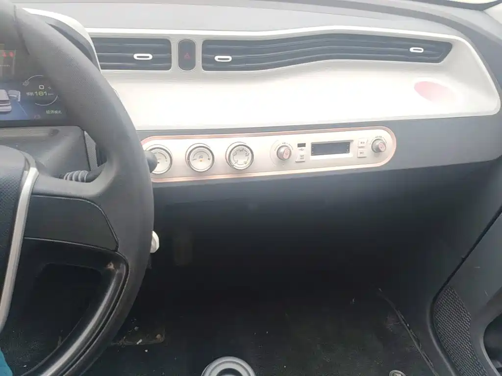 Wuling MINIEV — миниатюра 13