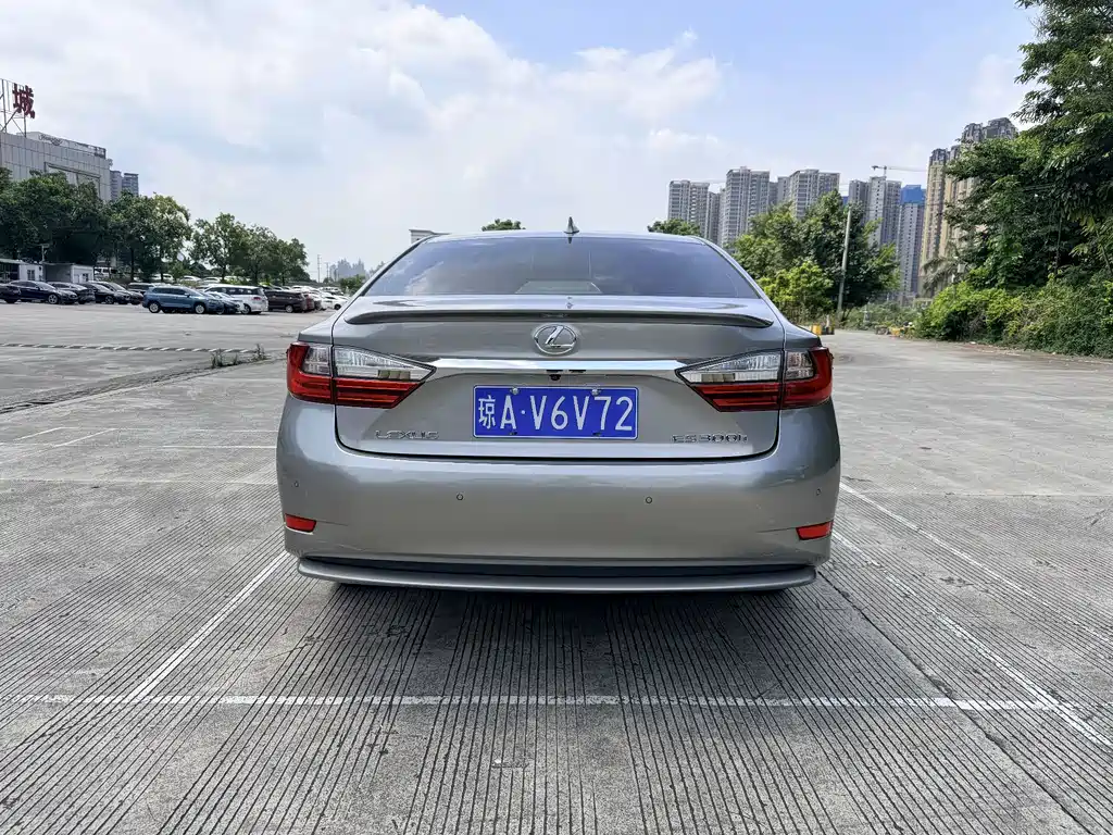 Lexus ES — миниатюра 9
