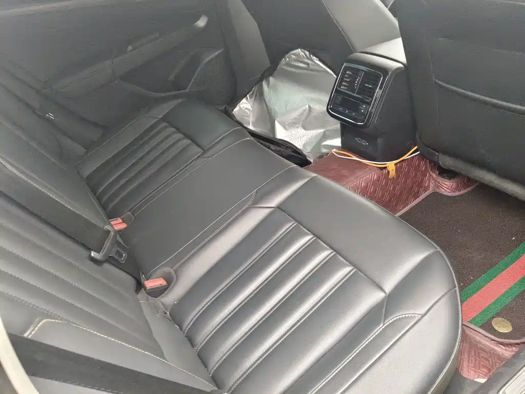 Volkswagen Passat PHEV — миниатюра 10