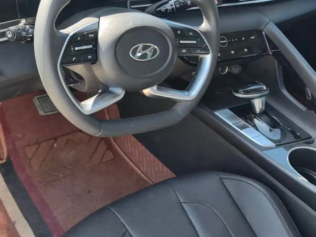 Hyundai Elantra — миниатюра 3