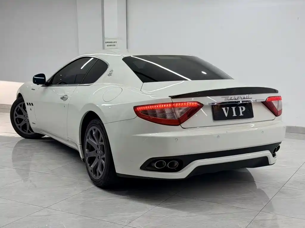 Maserati GranTurismo — миниатюра 7
