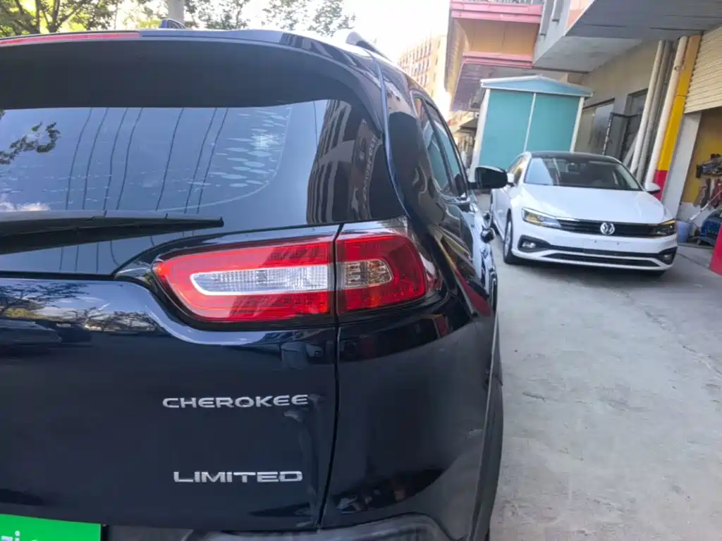 Jeep Cherokee — миниатюра 8