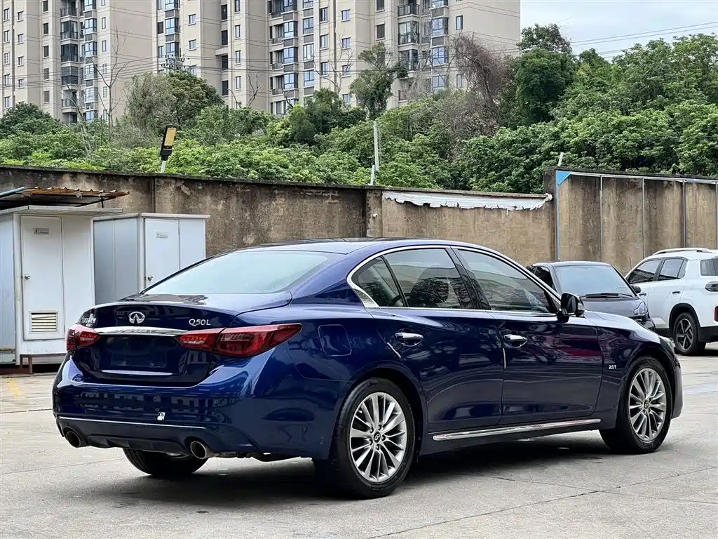 Infiniti Q50L 2018 2.0T V