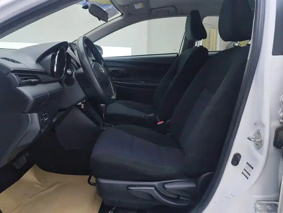 Toyota Yaris L — миниатюра 9