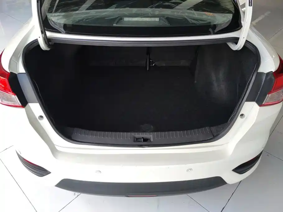 Nissan Bluebird 1.6L CVT Smart Cool Edition, фото 4