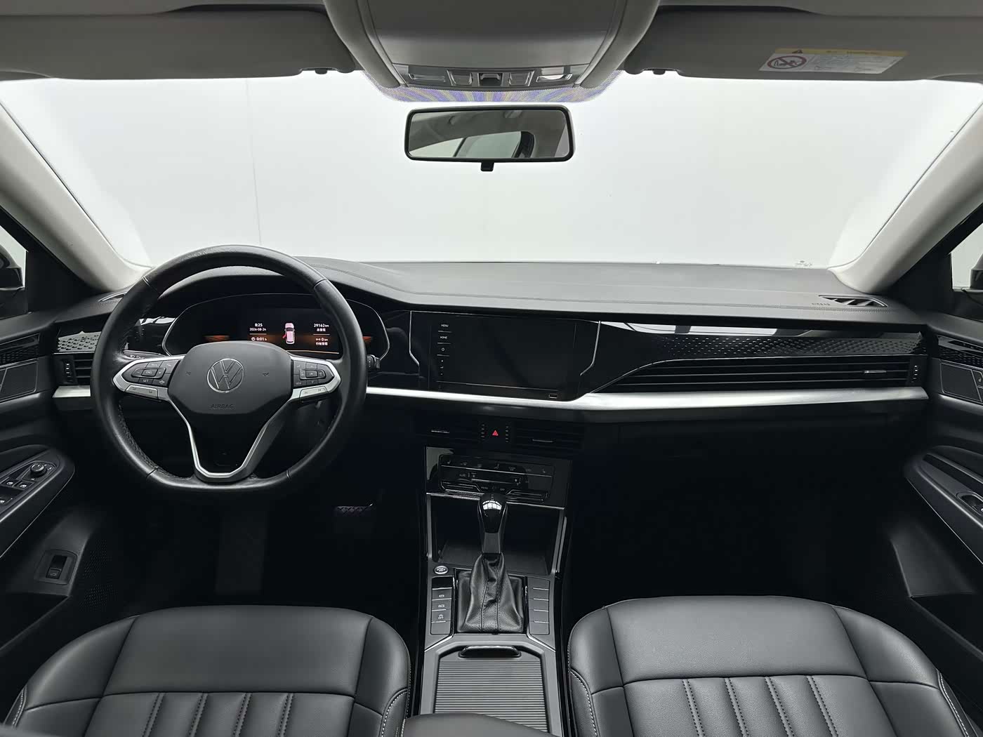 Volkswagen Passat 1.4 л 2022 г. Чёрный, пробег 29000 км