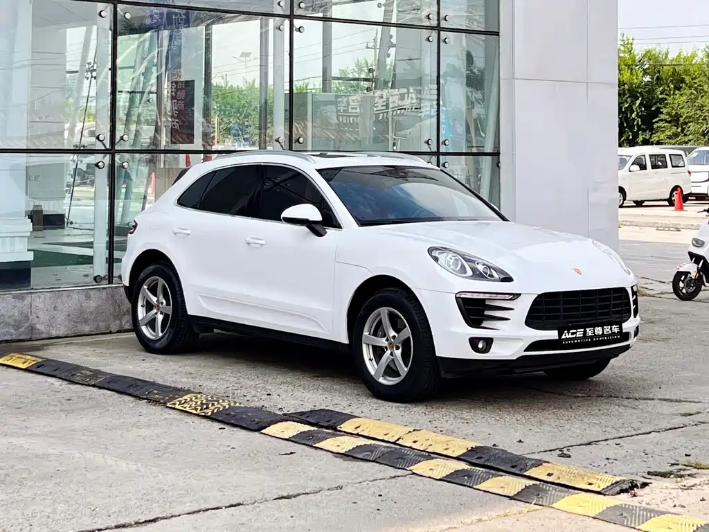 Porsche Macan — миниатюра 3