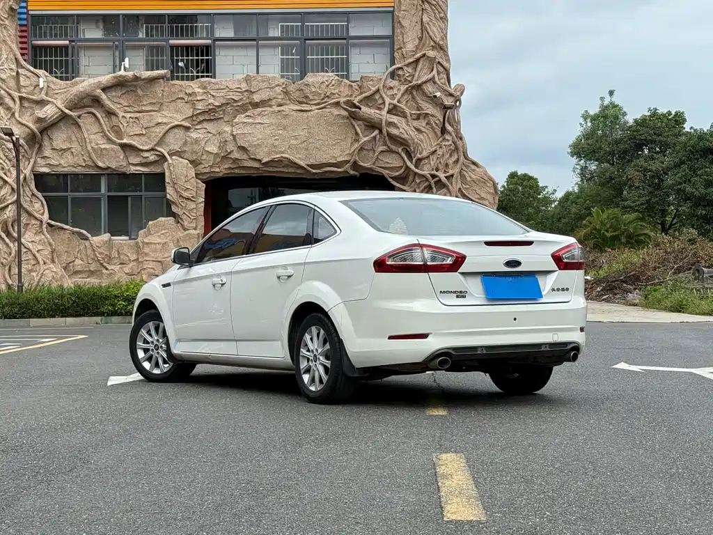 Ford Mondeo 2013 2.3L Fashion