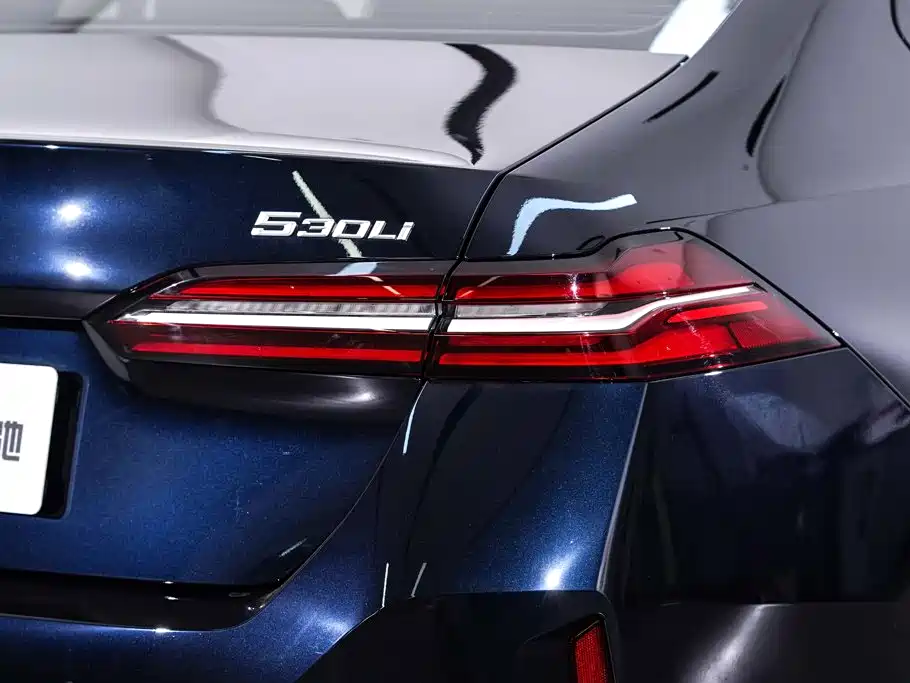 BMW 5 Series — миниатюра 10