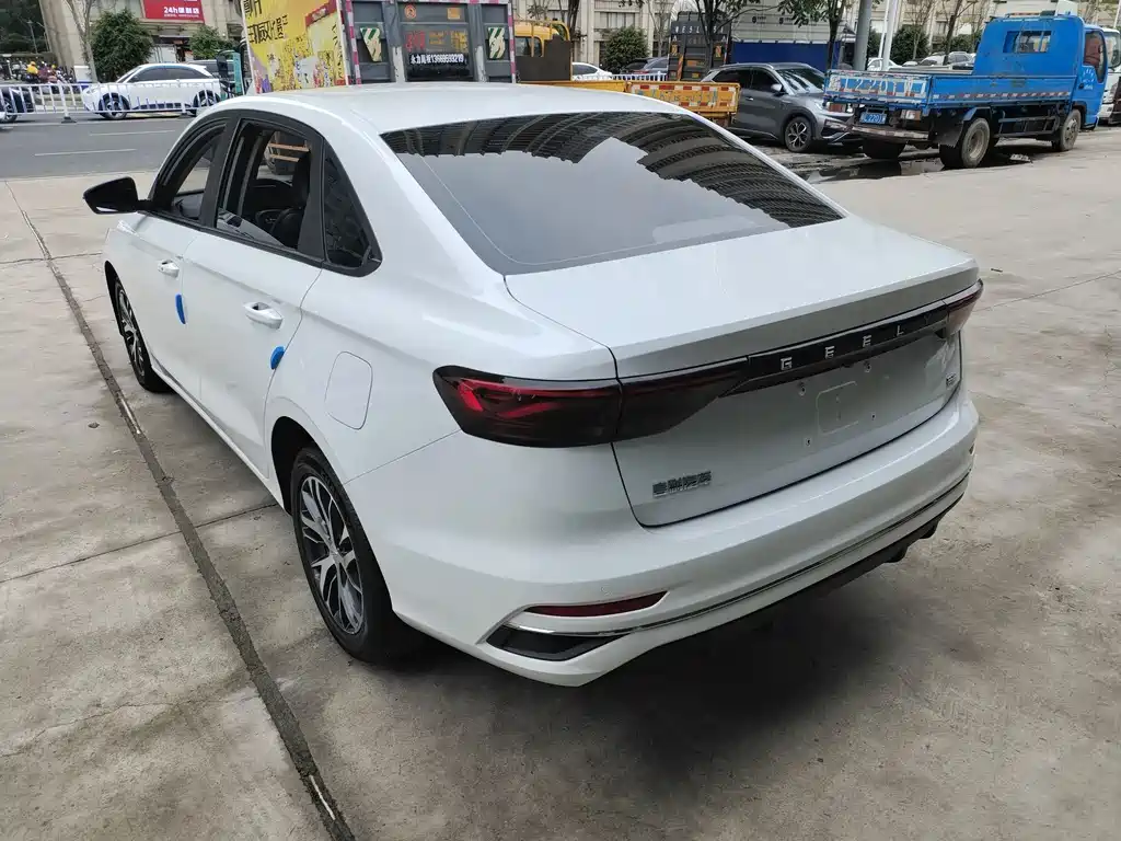 Geely Emgrand — миниатюра 11