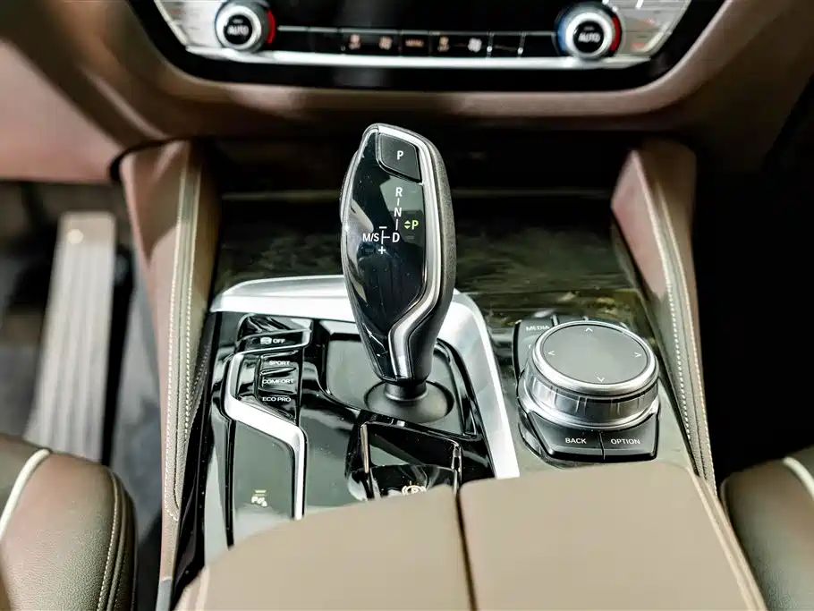 BMW 5 Series — миниатюра 14