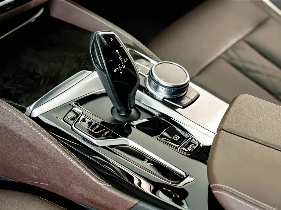 BMW 5 Series — миниатюра 11