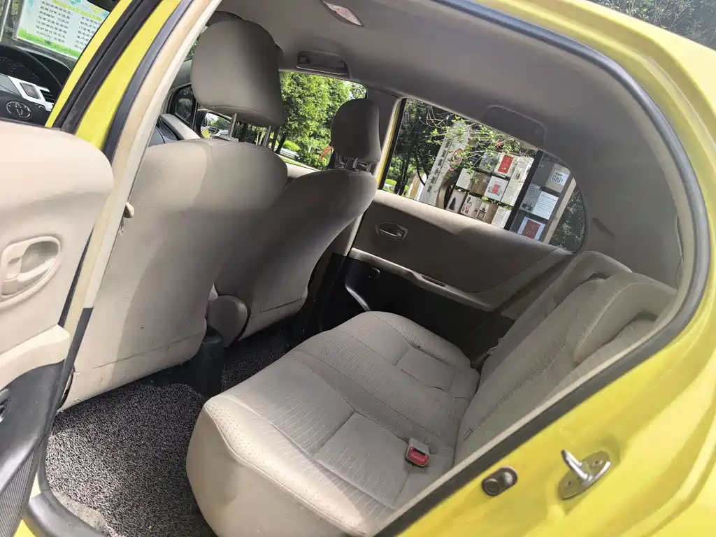 Toyota Yaris — миниатюра 9