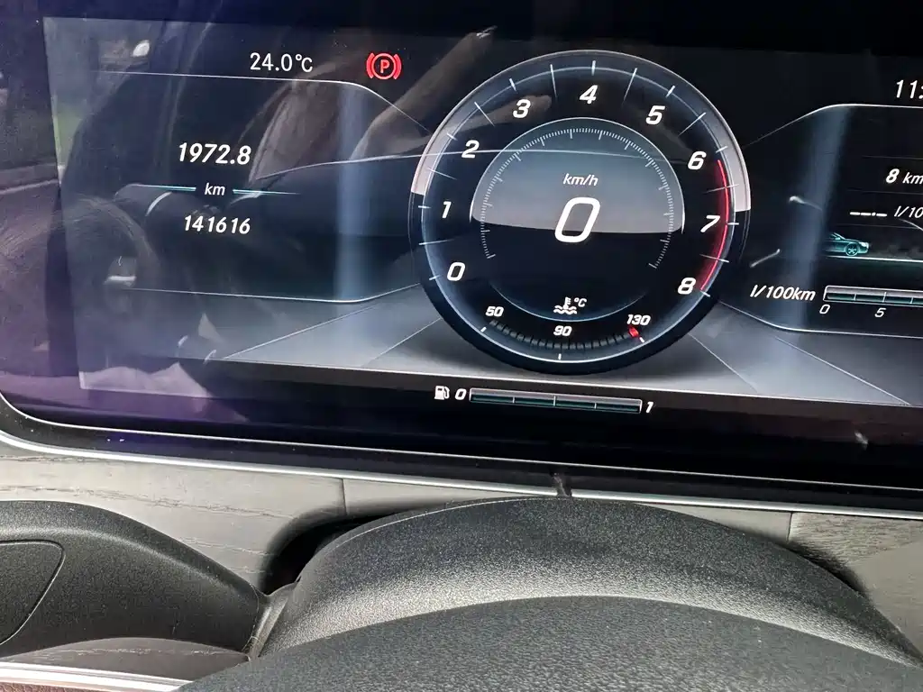 Mercedes-Benz E-Class — миниатюра 11