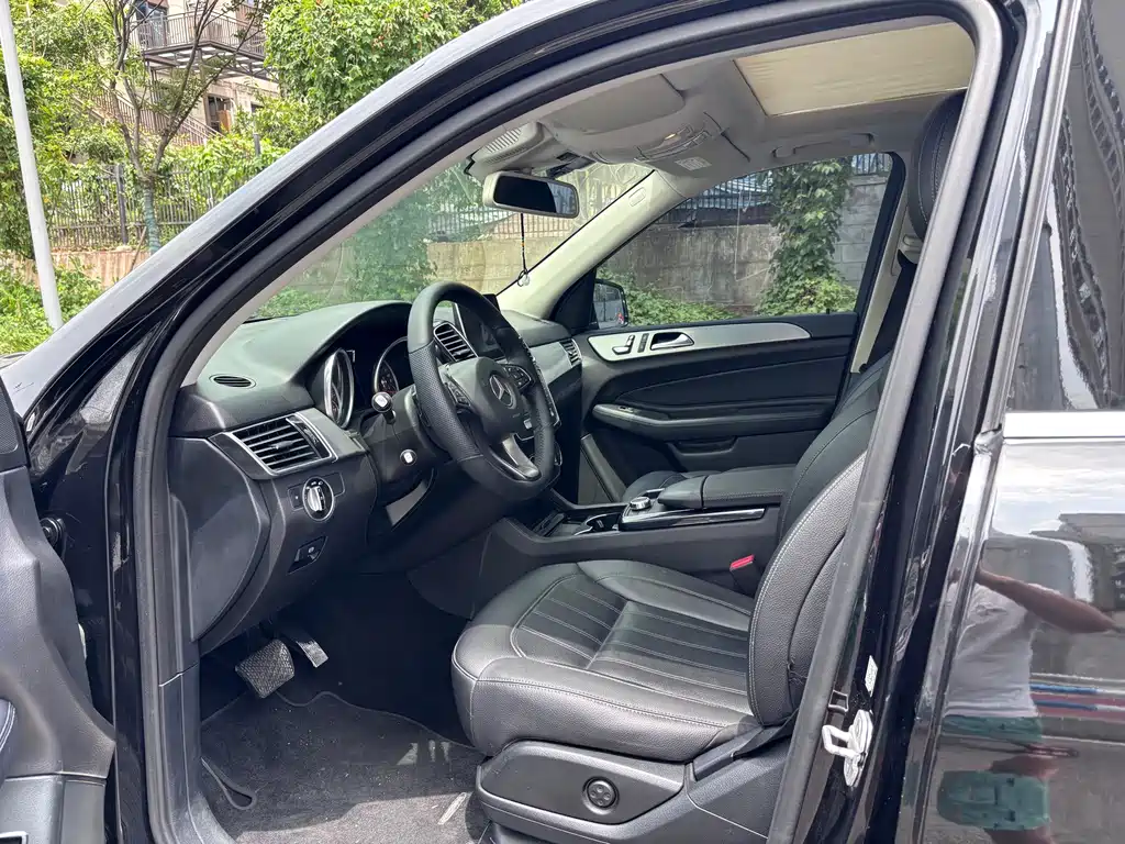 Mercedes-Benz GLE (Import) — миниатюра 13