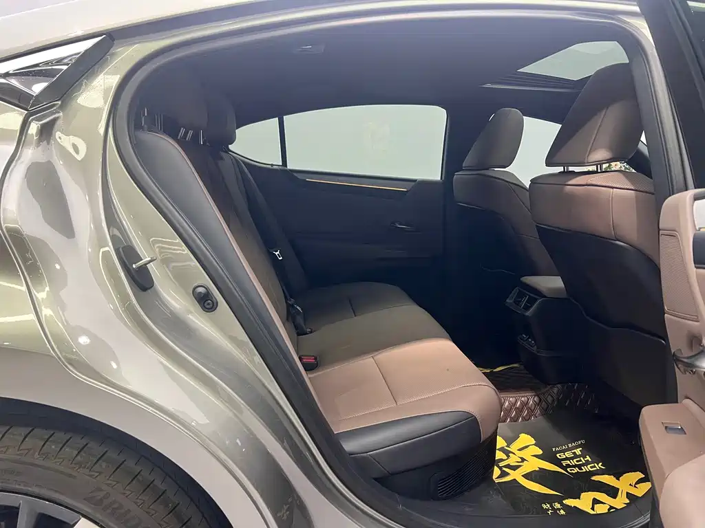 Lexus ES — миниатюра 14