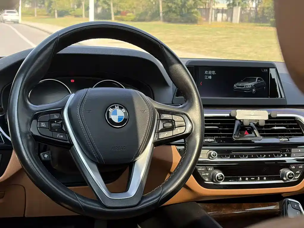 BMW 5 Series — миниатюра 16