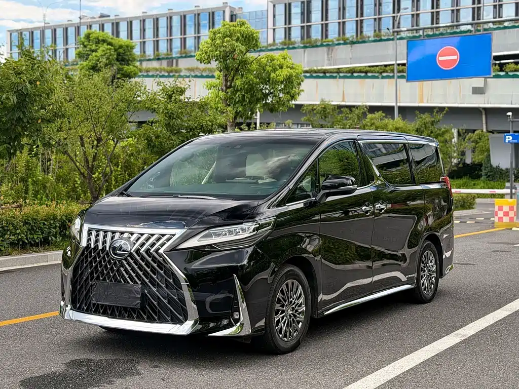 Lexus LM