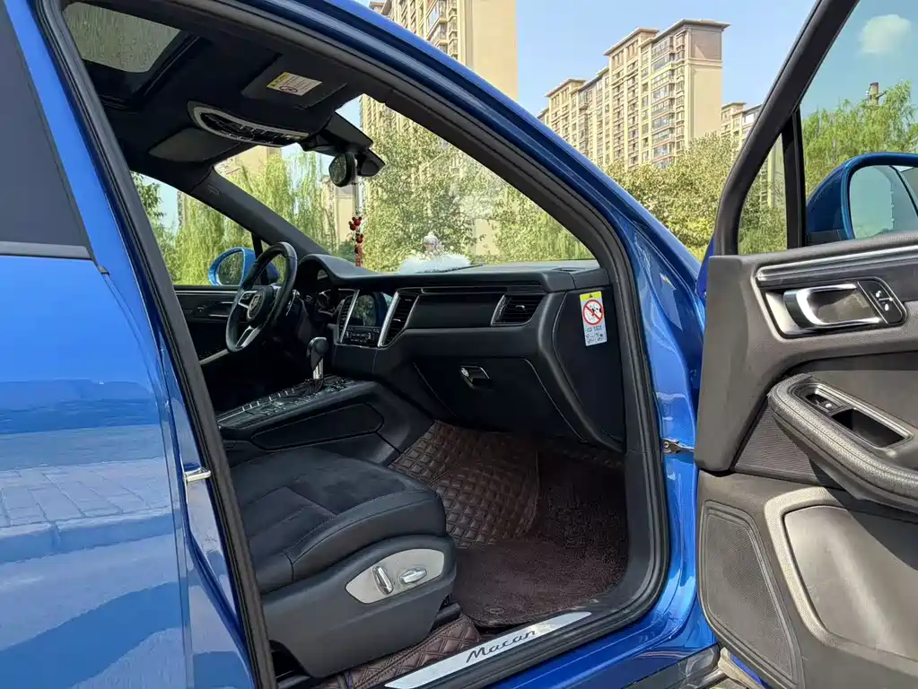 Porsche Macan — миниатюра 9
