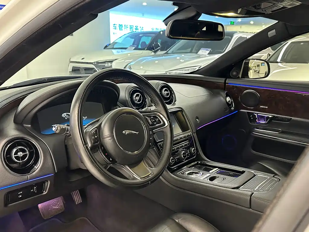 Jaguar XJ — миниатюра 10