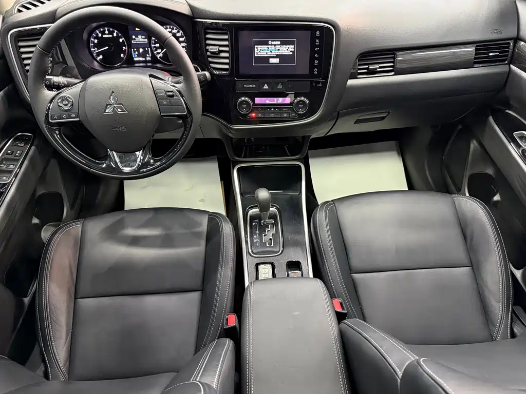 MITSUBISHI OUTLANDER