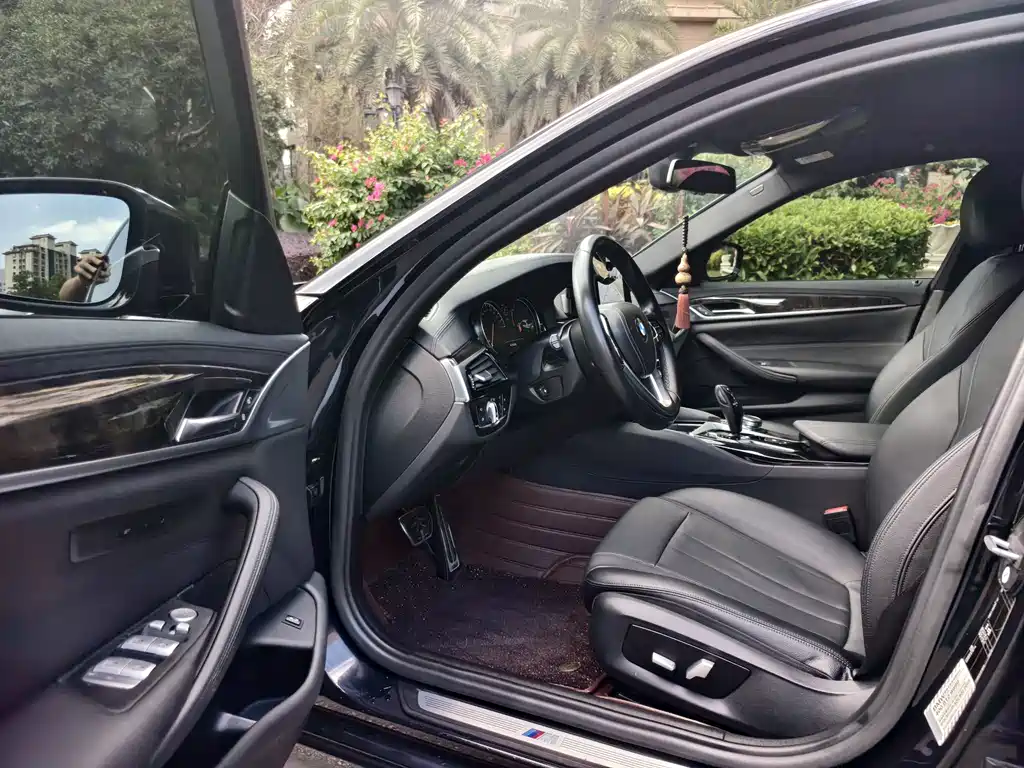 BMW 5 Series — миниатюра 8