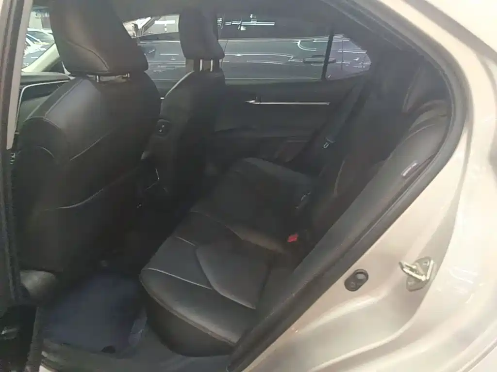 Toyota Camry — миниатюра 17