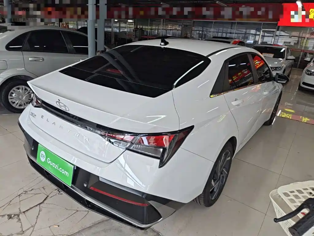 Hyundai Elantra — миниатюра 7